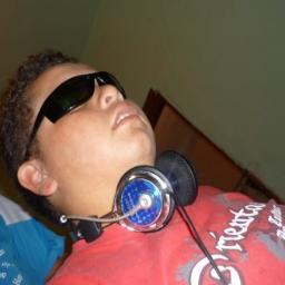 Franchesco è issu  Aiii   Nois e franchesco Porra  Quem tive achando  Ruim... Esquenta naooo kk Nois nao nasceu pra agradar todo mundo Haaaaaaa