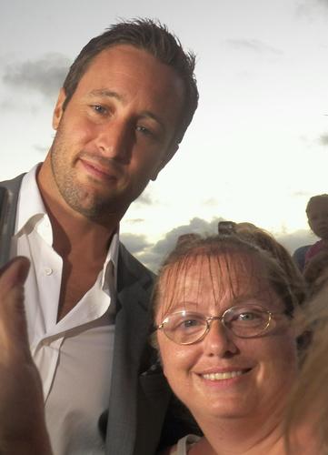 Promogirl2's profile picture. Entertainment junkie. Faithful Fan Girl. Aloha believer. Not particularly in that order...