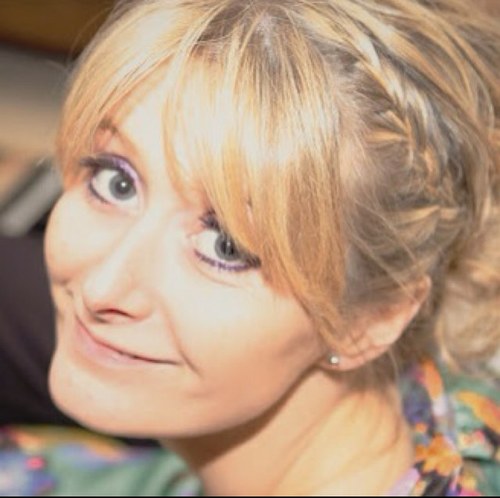 Chocolate addict, travel-obsessed, wine-drinking baking queen, I have my own small business 'Hark Business Services' (PA, admin & remote office support).