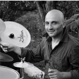 Indipendent musician - drummer - I prefer latin, jazz, and blues grooves, sometime rock and world. Born in Caracas and live in Italy. Aviable for music projects