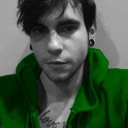 tom_myaddiction's profile picture. A distância pode até separar os nossos corpos, mas jamais vai conseguir te afastar você do meu coração. @tomvicentini