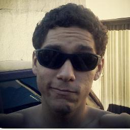 gaúcho e gremista.

http://t.co/m5C8mD8Qtq