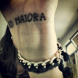 La Bibbia dice, Ama il prossimo tuo. Potrebbe anche voler dire lascialo in pace.