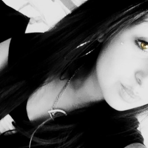 Followed by 10/19/11,@UsherRaymondIV 08/18/11 @islandRecords 04/26/12 @justinbieber Follow me and i follow you back! DONT UNFOLLOW!! :)