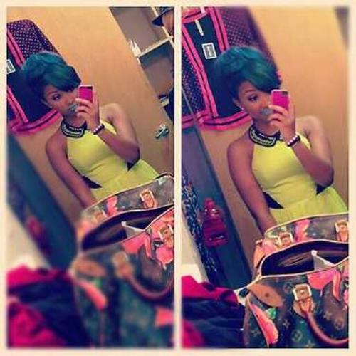 WARNING: If you don't like weird people, I suggest you leave.
Afro Puffff. | T-T-Tay-Juh | Prodijaaay.
08/30/2012 over these hoes. ♥