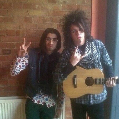 im a full directioner and i want zayn to come back to twitter ):