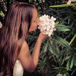 JournAnna's profile picture. Where does the truth lie?