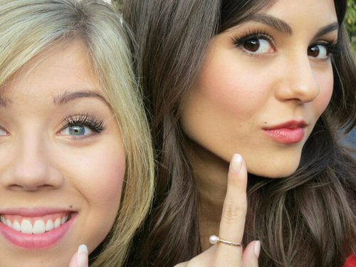 Victoria McCurdy and Jennette Justice Fan ;) ♥