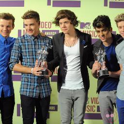 ola soy natalia y soy sinpatica y soy una directioner me gustan mucho los one direction 3