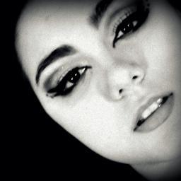 victoriaboides's profile picture. Imagine all the people living life in ☮.