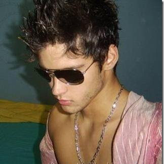 AlexanderReyees's profile picture. Biografía? No... Tu sígueme por guapo!