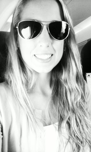 Laurieee06's profile picture. My mom calls me lau babe