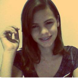 #Escorpião. Menina alegre que gosta de farra.#Flamenguista de coração..12 anos, Solteira, Tímida. Amo Deus, Família, Amigos, Viajar, Música, Filmes, Chocolate!