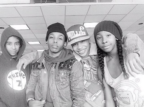 I love mindless behavior and omg girlz. My faviorte song are v girl by mb and where da boys at by og.