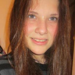 Carly Rae followed me 08/06/12 Hello, I'm  directioner and RedHeads  , my name is Nazla Pastrian I love music and play guitar :x follow me please :)