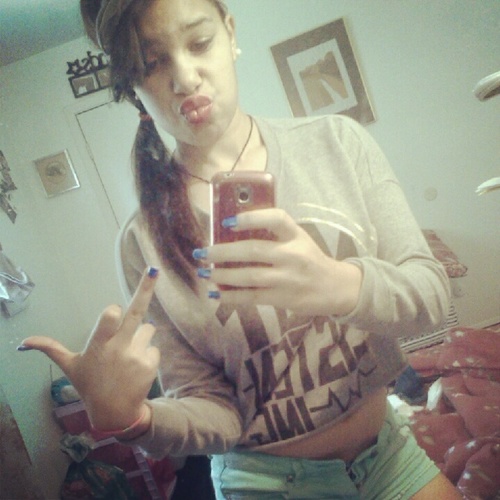 Daviss |GREENSPOINT||facebookShayyshayysmith|instagram@COMEKISSMYPAINAWAY| ™ @hoop_likejordan is my babydaddy ;))) !|@loveambitiouss is my sissy ((: Follow us ?