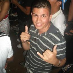 - meeeeeeeeeu principe lindo, tu és chato pra caralho, mais eu te amo mt mt mt mt, irmão de sangue s2 D.@BilaMsp