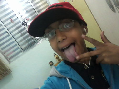 Eu sou um garoto estudioso e um pouco travesso