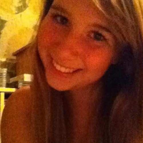 Rose_Tremblay's profile picture. Hey, It's me :) 

ps: je préfère écrire en anglais comme ca tout le monde comprend ce que j'écris LOL :)