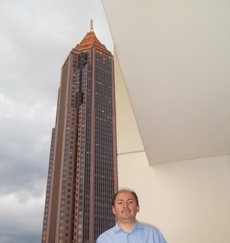 MiguelReyna7's profile picture. Lic. en Derecho por la Facultad de Derecho, UNAM, realizó maestría en Derecho en la Escuela Libre de Derecho.