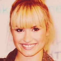 Lerda não é só um adjetivo. Brigadeiro não é só um doce. Stay Strong não é só uma frase. Demi Lovato não é só um nome. Lovatics não são apenas fãs.