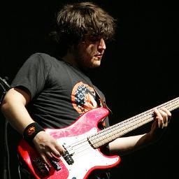 J_L_quiroga's profile picture. esposo, papá, coleccionista, Otaku socialmente funcional, gamer que compra juegos pero no los juega, bajista, foodie, English teacher.