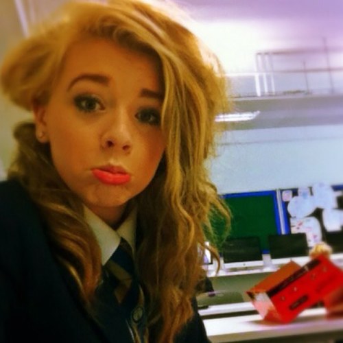 hi im paige palmer im 15 years of age, i live in hull and i love my 3 bestfriends and family x x