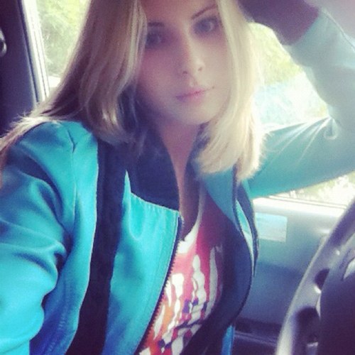 Follow Me I Will Follow You Back.Фолловлю взаимно только живых людей.Боты идите к чертям.