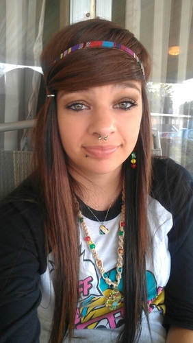 stoner_love420's profile picture. Smokin the dank ;3