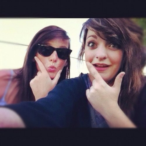 Ella_Selley's profile picture. If you dont believe I'm @Harry_Styles 's cousin i dont give a sh**! Love fam & friends(PRIVATE TWITTER) ❤