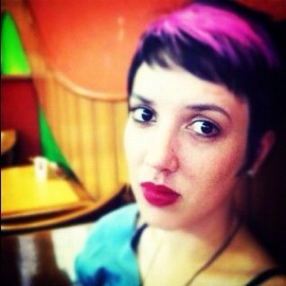 Eu sou feita de distorção e mau contato.