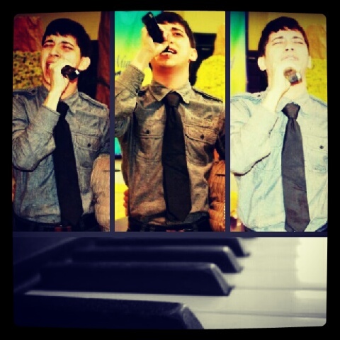 Estudiante de CMU en USC, Locutor en http://t.co/TYM9KgvcrD Cantante, Adorador, Apasionado por Dios y su Obra.