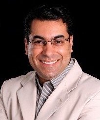 Olá meus caros! Eu sou o padre Chrystian Shankar, atual pároco do Santuário de N.S.Aparecida de Divinópolis/MG e pregador da Canção Nova.