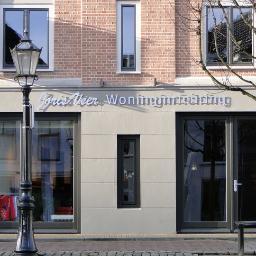 Woninginrichtingspeciaalzaak: uitgebreide collectie gordijnen/vitrage, vloerbedekking, laminaat, PVC, vinyl, raamdecoratie, behang en buitenzonwering.