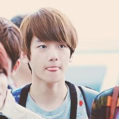 ผมชื่อพยอน แบคฮยอน // ผมอยู่EXO-K // ผมเป็นเสียงหลักของวง // ผมหล่อ? ผมน่ารัก? และที่สำคัญผมเกรียนนนนนน? // ฟอลมาเกรียนกับผมนะครับ *ขยิบตา*