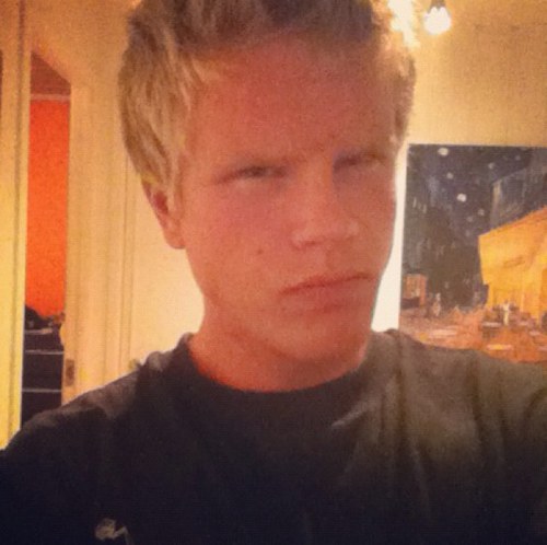 lassemidtsiann's profile picture. Vant Idol i 3. klasse på Siggerud barneskole. Best av 3. Etter det har det bare gått nedover.