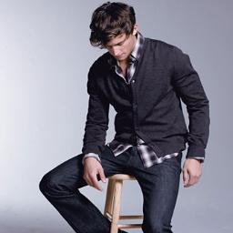 //Azienda italiana che disegna, produce e distribuisce abbigliamento Made in Italy//Italian company that designs,produces and distributes clothing Made in Italy