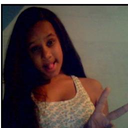 Bagunçeira, desastrada, atrapalhada, desorganizada, ciumenta, orgulhosa, irritante e palhaça. Sou tudo, menos perfeita.  Segue ? :c