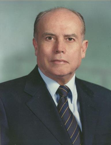 Doctor en Psicología Clínica y Psicoanalista. Profesor de T.C de la Facultad de Psicología de la UNAM. Presidente Honorario del IIPCS.