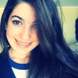 Ela vai dar aquele sorriso insuportavelmente delicioso a cada três frases que disser, e você vai sentir o quão maravilhosa ela pode ser.