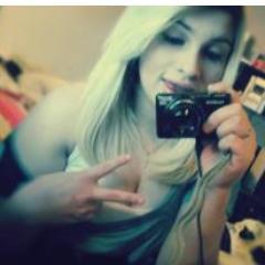 Leonina. 16 anos. Corinthiana. Fotografia. Música. Moda. Avril Lavigne. Rock. The Pretty Reckless. Taylor Momsen. Paz. Amor. Jesus Cristo