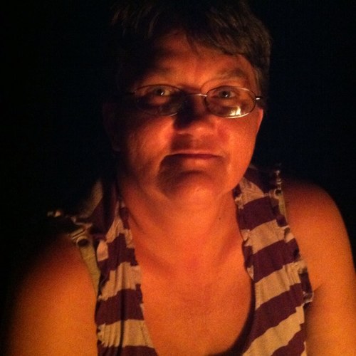 haloes1965's profile picture. Ilove to read and sit by the fire.