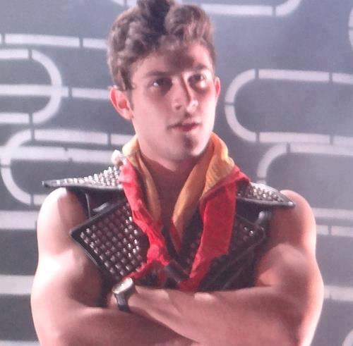 chay suede a razão da minha felicidade
amor maior qe a distancia e  vai ao infinito te amo  since 27/09/2012
homenagem a musica papel composta por @chayleao