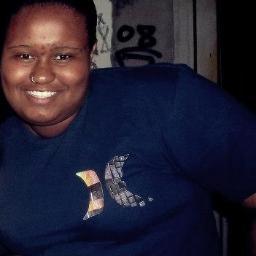 Eu ando com quem me fortalece , e não quem me atrasa, e assim é em todos os lugares ! , Fã da @Beyoncemcofc  ;] s2'