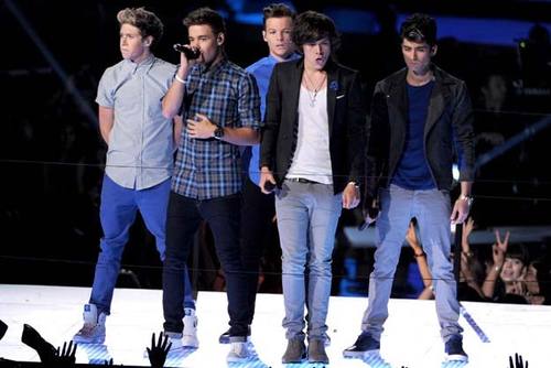 I LOVE ONE DIRECTION (1D)
 Modelo