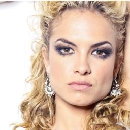 @Lua_Blanco eu não vou desistir de poder te abraçar e poder te falar o quanto amo você! Lua Maria Blanco você é o melhor pra mim! Madrinha : @BlancoMinhaVida  !