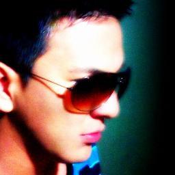Soy el loco de la vida... Me hicieron indomable. Se requiere la compañia de un adulto responsable! O_u!

 #IAmTheBoss