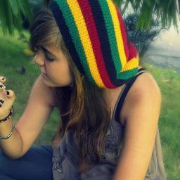 Si es mejor vivir en un mundo ficticio que en este que esta lleno de Gente hipócrita e idiota ... Sigueme Si Quieres si no No me Importa Me da Igual :D