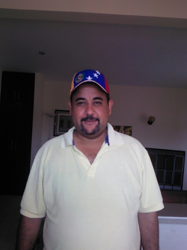 Venezolano  opocitor.antichavista,librepensador y opinador,cocinero amante de la musica .papa de samantha y Ximena viviendo en atlanta georgia