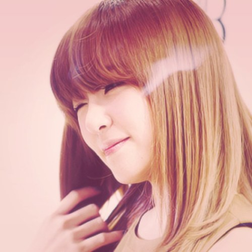 [ @ Cookie Dough Twitter Roleplay ] 
Hey there! I'm Tiffany and I'm the mascot of Snsd *^^* Nice to meet you. DdilFany☺